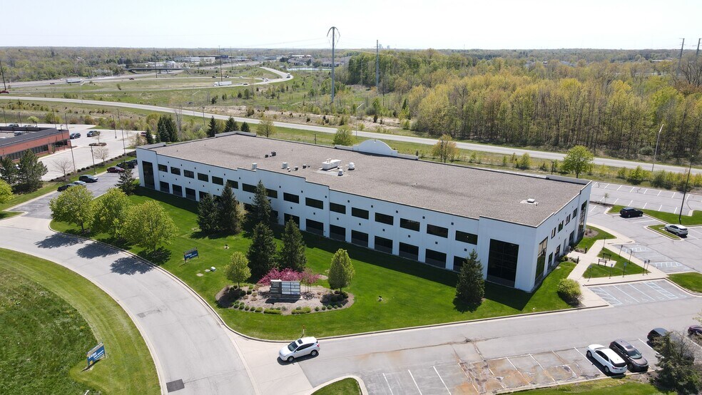 2720 Dupont Commerce Ct, Fort Wayne, IN à louer - Photo du bâtiment - Image 2 de 10