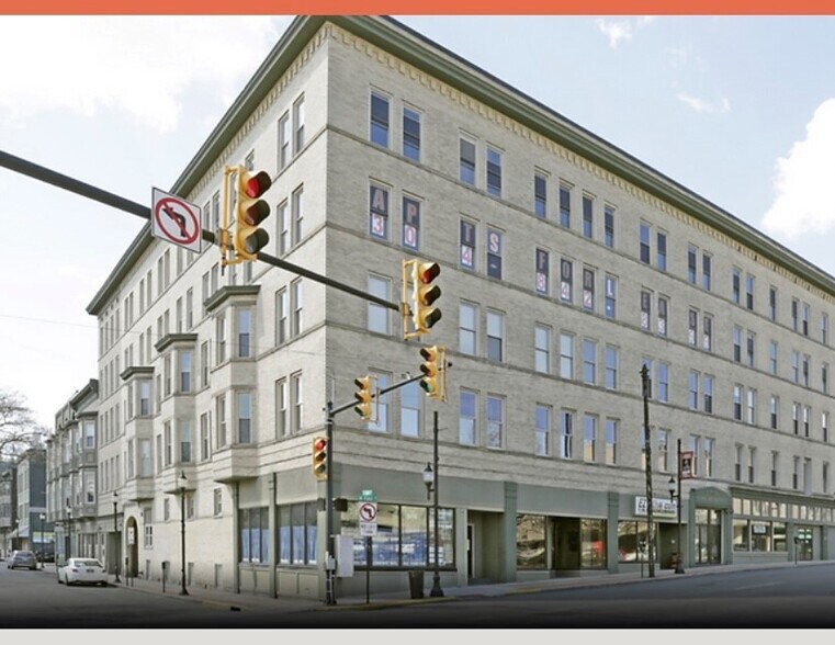 201-209 W Pike St, Clarksburg, WV à louer - Photo du bâtiment - Image 1 de 42