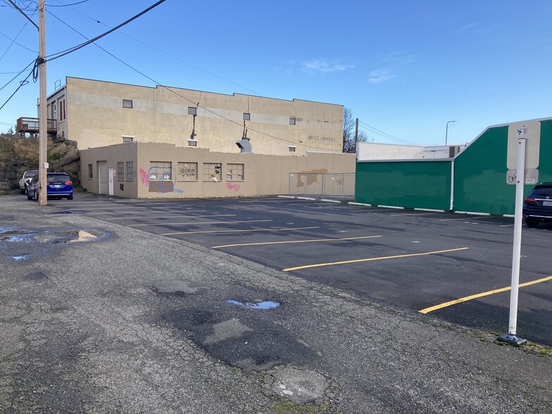 102 W Champion St, Bellingham, WA à vendre - Photo du bâtiment - Image 2 de 7