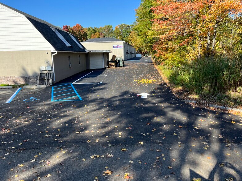 32 Pier Ln W, Fairfield, NJ à louer - Photo du bâtiment - Image 2 de 2