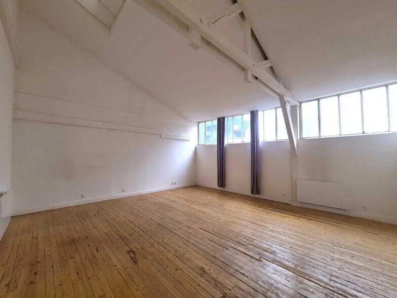 Office in Montreuil for lease - Interior Photo - Image 1 of 10