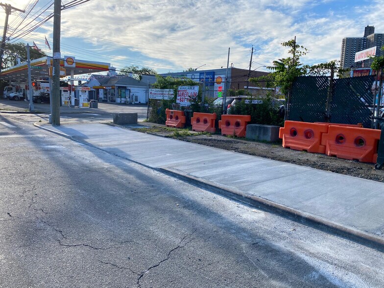 2274 Tillotson Ave, Bronx, NY à vendre - Photo du bâtiment - Image 2 de 6