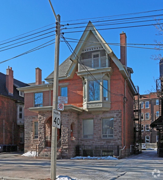34 Madison Ave, Toronto, ON à vendre - Photo du bâtiment - Image 2 de 3