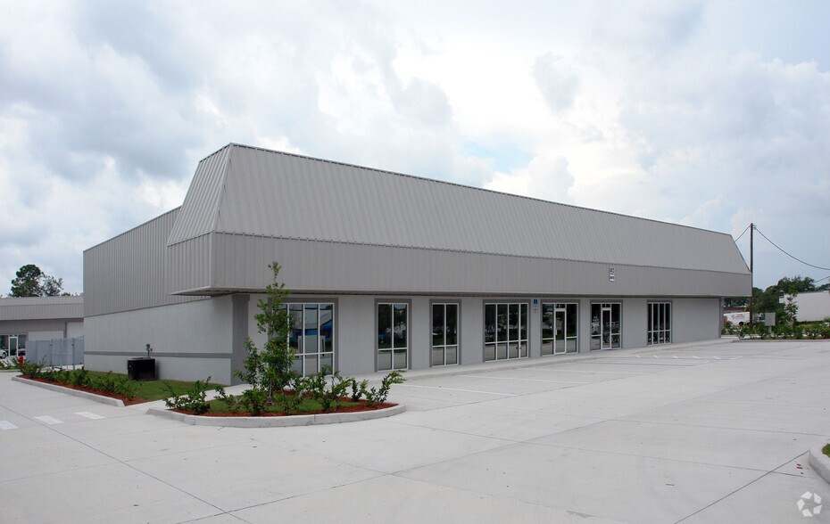 4025 Dow Rd, Melbourne, FL à louer - Photo du bâtiment - Image 2 de 5