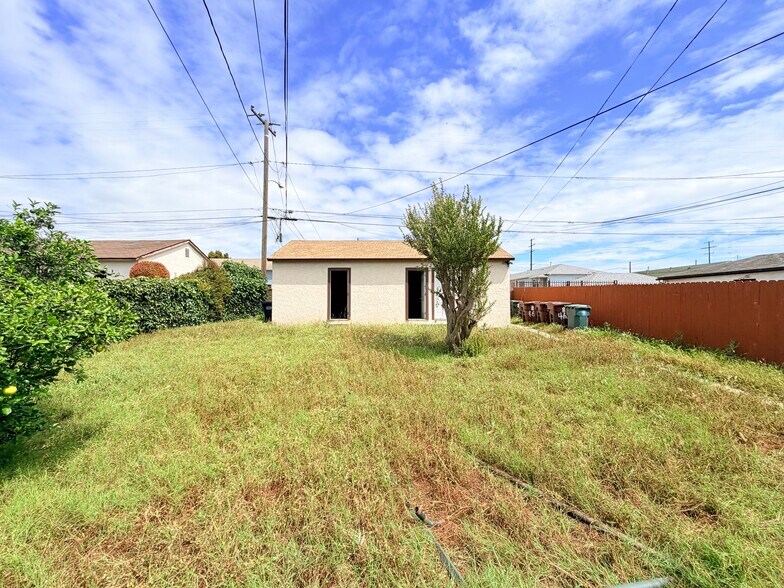 10846 S Manhattan Pl, Los Angeles, CA à vendre - Photo du bâtiment - Image 3 de 7