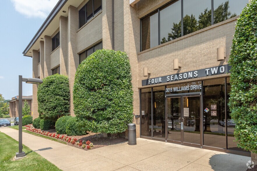 3015 Williams Dr, Fairfax, VA à louer - Photo du bâtiment - Image 2 de 2