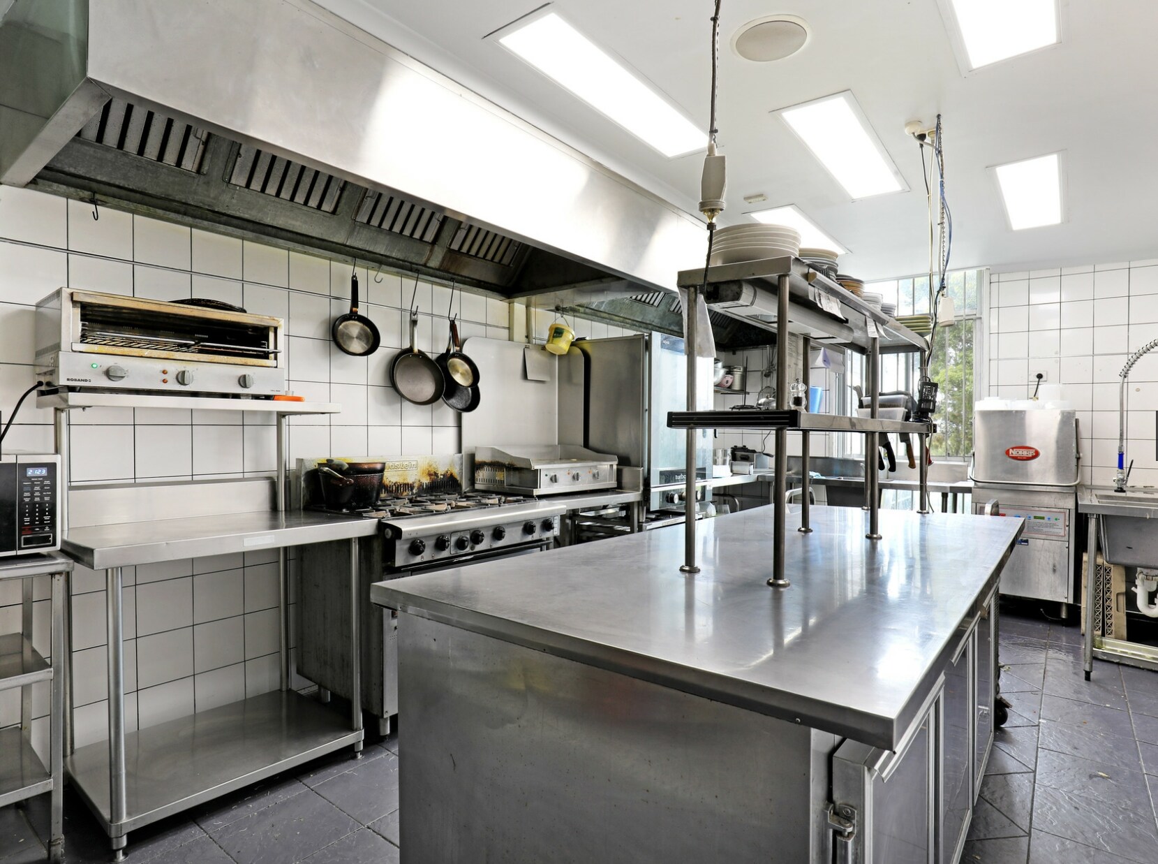 337 Crown St, Wollongong for lease Interior Photo- Image 1 of 4