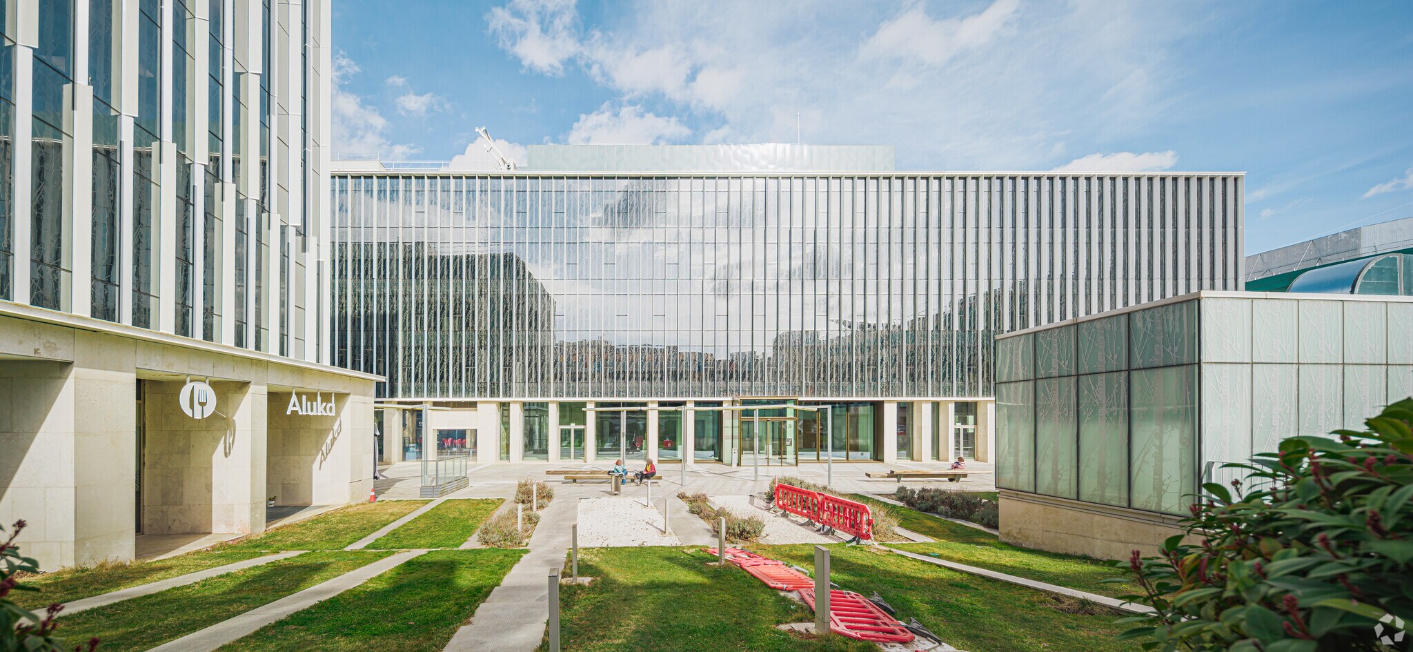 Calle Julián Camarillo, 19, Madrid, Madrid for lease Primary Photo- Image 1 of 6