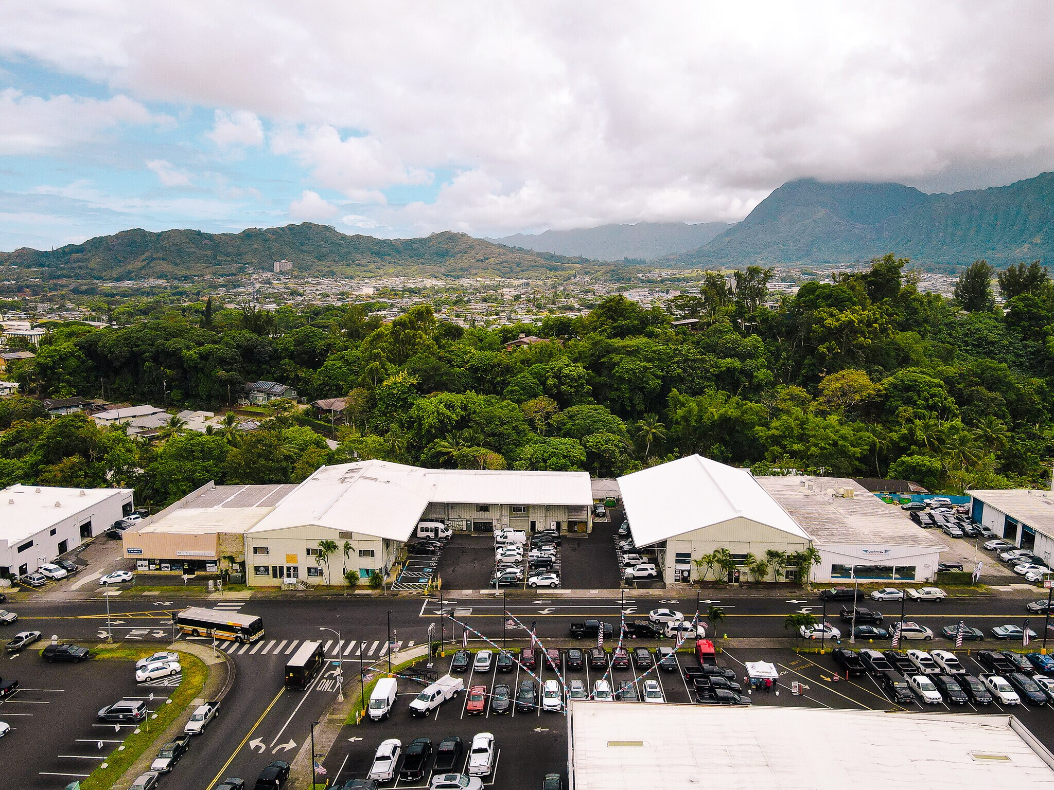 46-174 Kahuhipa St, Kaneohe, HI à louer Photo du bâtiment- Image 1 de 2