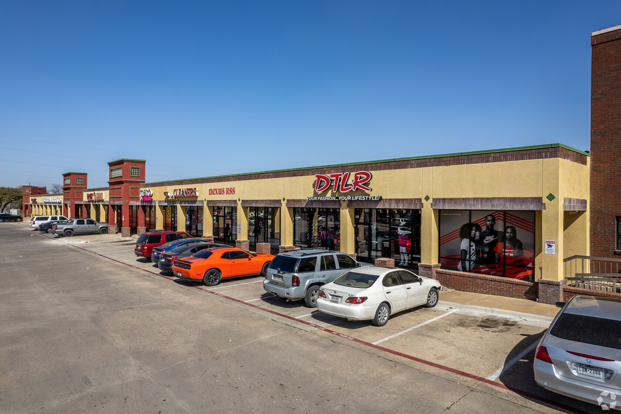 3302-3402 N Buckner Blvd, Dallas, TX à louer Photo du bâtiment- Image 1 de 15