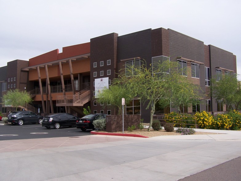 2060 W Whispering Wind Dr, Phoenix, AZ à louer - Photo du bâtiment - Image 3 de 37