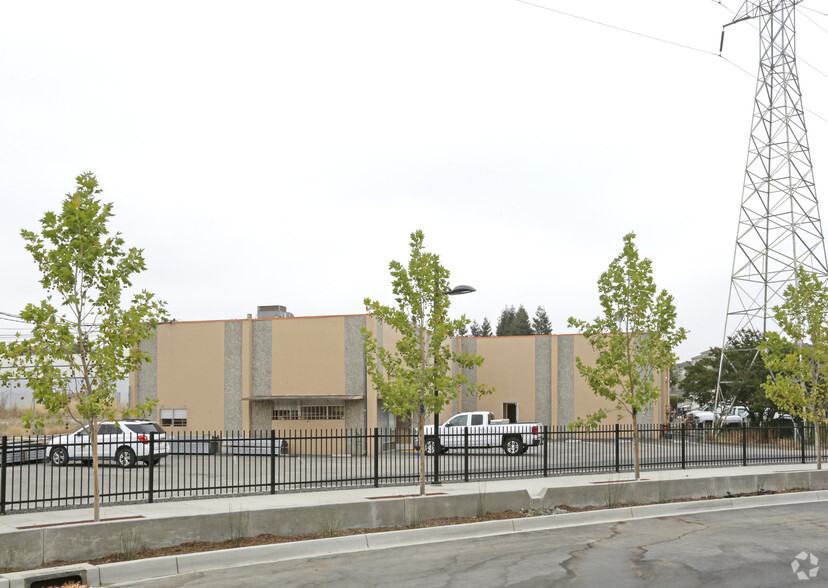 1638 S Milpitas Blvd, Milpitas, CA for lease - Building Photo - Image 2 of 4