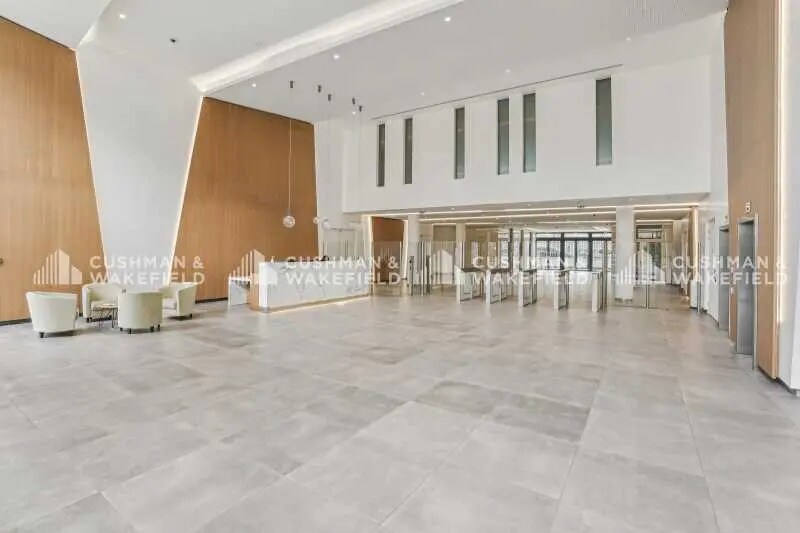 2 Avenue De La Gare, Montigny-le-Bretonneux à louer - Hall d’entrée - Image 2 de 4