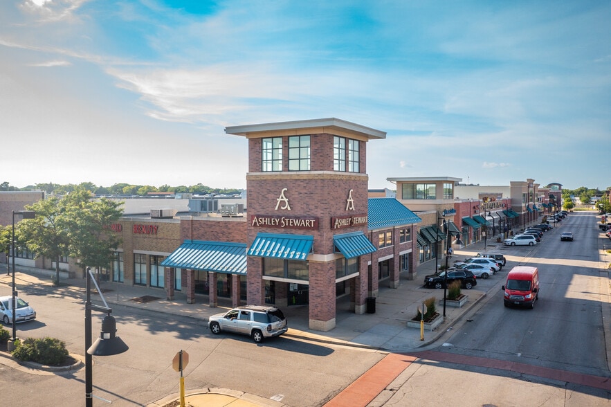 5700 W Capitol Dr, Milwaukee, WI for lease - Building Photo - Image 1 of 24