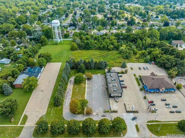 8571 Miller Rd, Swartz Creek, MI à vendre - Photo du bâtiment - Image 2 de 7