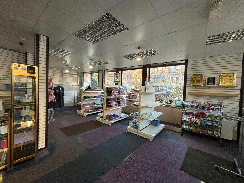 221 Albert Dr, Glasgow à vendre - Photo du bâtiment - Image 3 de 3