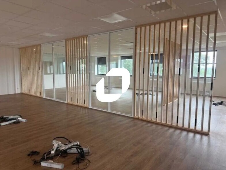 Bureau dans SAINT-OUEN-L'AUMONE à louer - Photo du bâtiment - Image 2 de 32