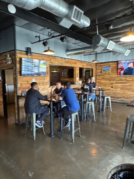 9223 Archibald Ave, Rancho Cucamonga, CA à louer - Photo du bâtiment - Image 3 de 10