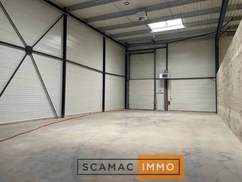 Local d'activités dans Moissy-Cramayel à vendre - Photo du bâtiment - Image 3 de 5