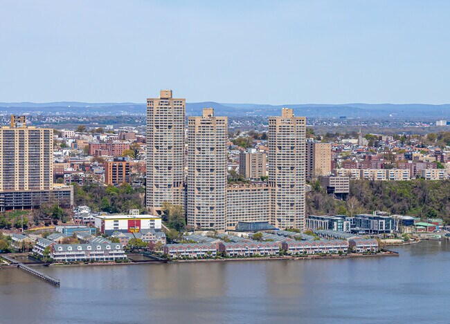 More details for 7000 E Kennedy Blvd, Guttenberg, NJ - Office/Retail for Lease