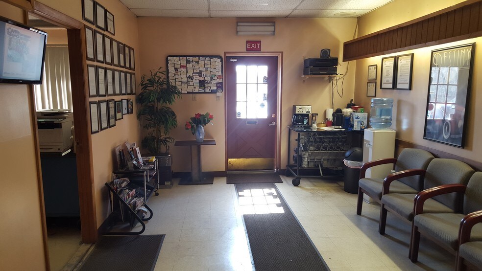 152 Speigletown Rd, Troy, NY à vendre - Photo du bâtiment - Image 2 de 28