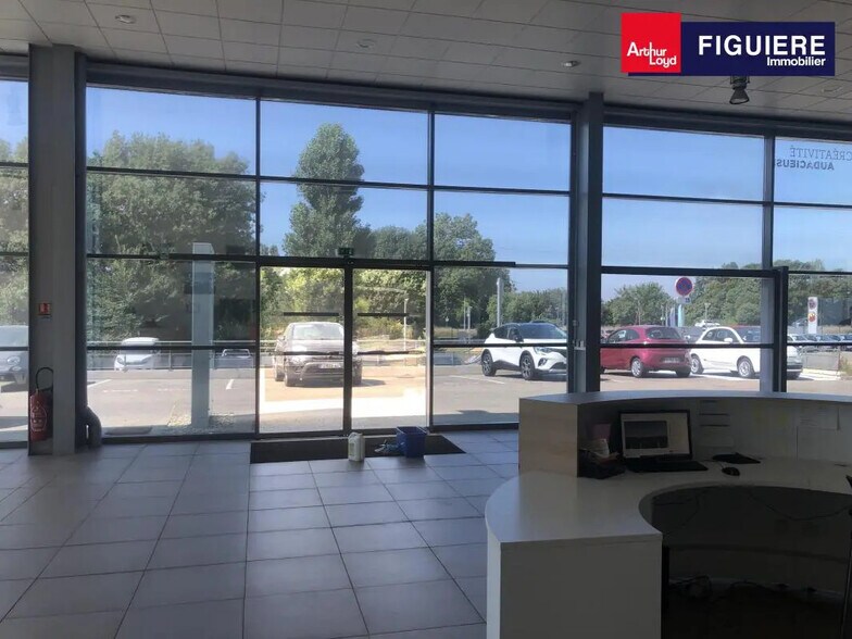 Retail in Salon-de-Provence for lease - Building Photo - Image 3 of 12