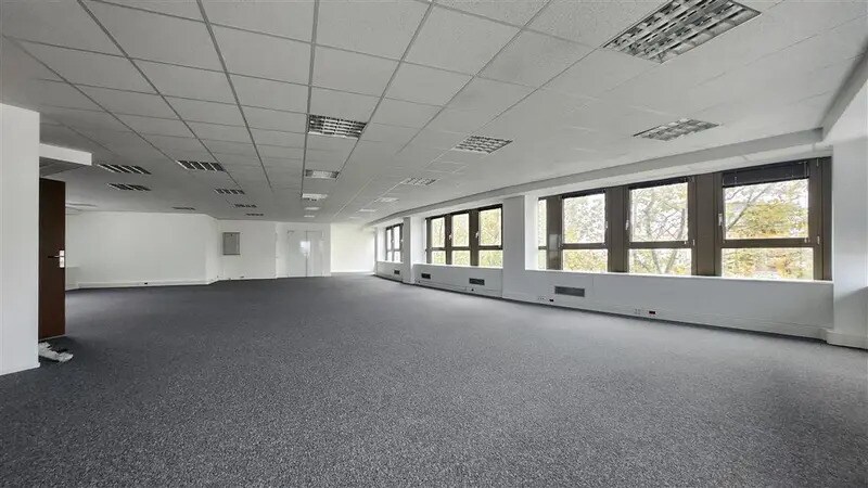 Office in La Garenne-Colombes for lease - Interior Photo - Image 2 of 7