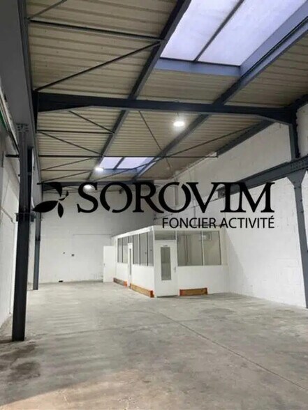 Flex in Vénissieux for lease - Interior Photo - Image 2 of 6