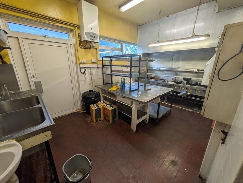 7 Creswell Corner, Woking à vendre - Photo du bâtiment - Image 3 de 4