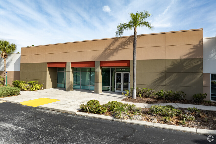 10441 University Center Dr, Tampa, FL for lease - Building Photo - Image 2 of 6