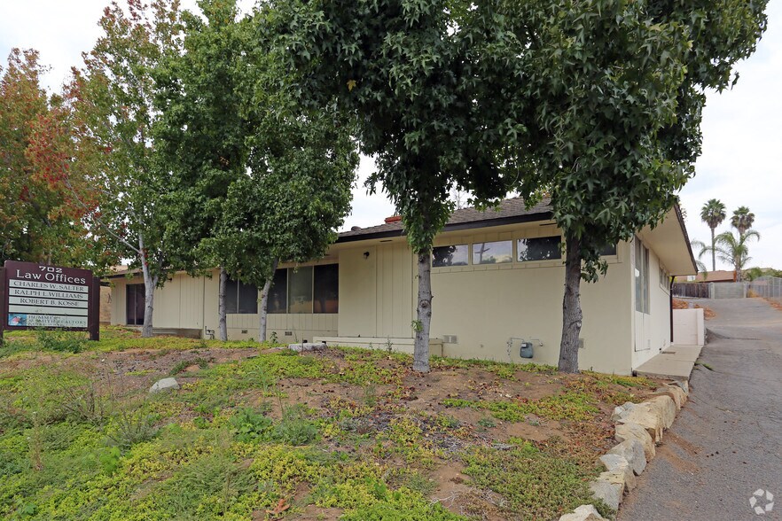 702 Civic Center Dr, Vista, CA for sale - Building Photo - Image 2 of 6