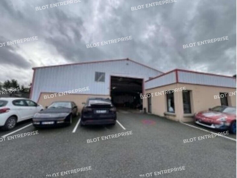 Office in Bain-de-Bretagne for lease - Building Photo - Image 2 of 6