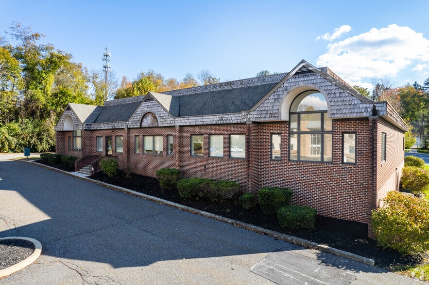 6 Ponds Edge Dr, Chadds Ford, PA for lease - Building Photo - Image 3 of 41