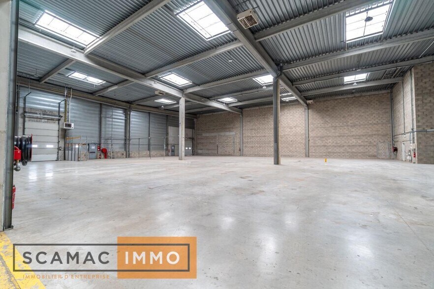 Industrial in Combs-la-Ville for lease - Building Photo - Image 2 of 9