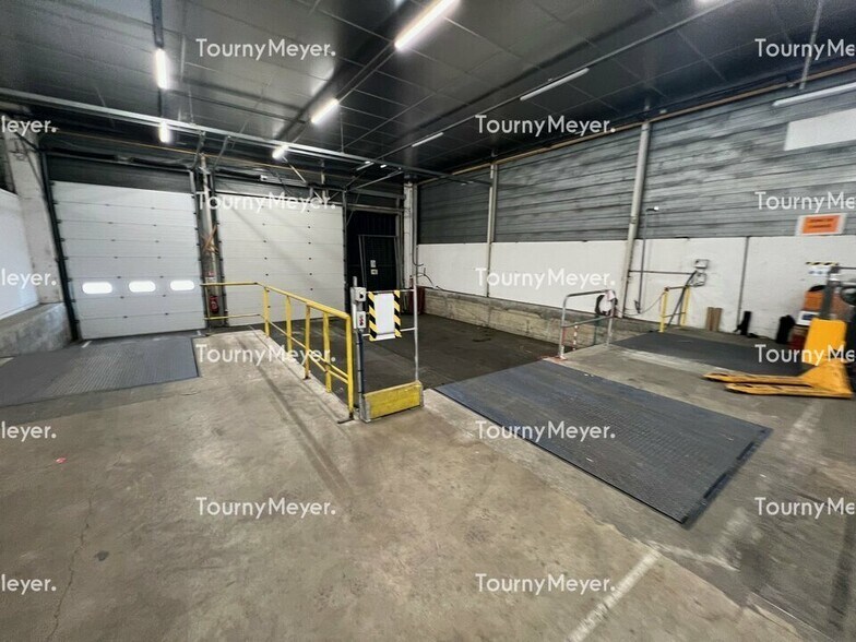 Industrial in Rennes for lease - Interior Photo - Image 3 of 3