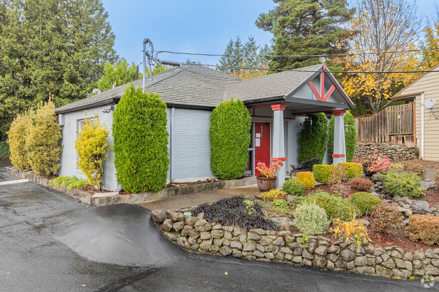 6823 SW Canyon Rd, Portland, OR à louer - Photo du bâtiment - Image 3 de 20