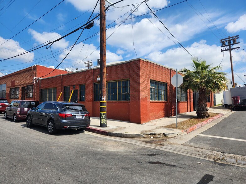 1318 Velasco St, Los Angeles, CA à louer - Photo du bâtiment - Image 2 de 6