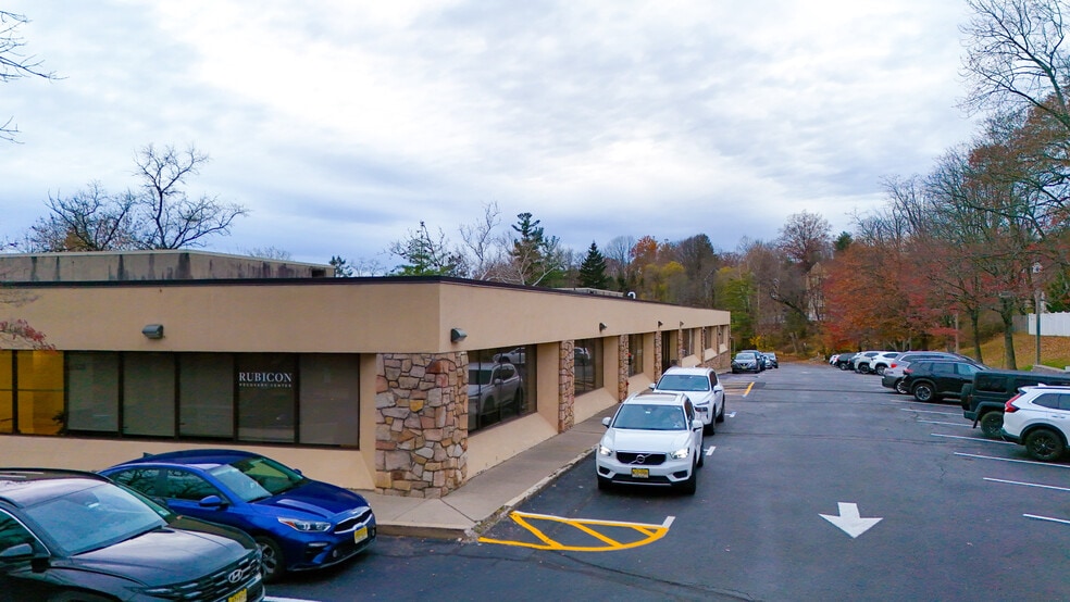 40 Stirling Rd, Watchung, NJ for sale - Building Photo - Image 2 of 9