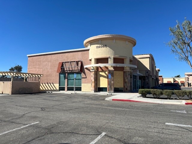 13605 Bear Valley Rd, Victorville, CA à louer - Photo du bâtiment - Image 2 de 10