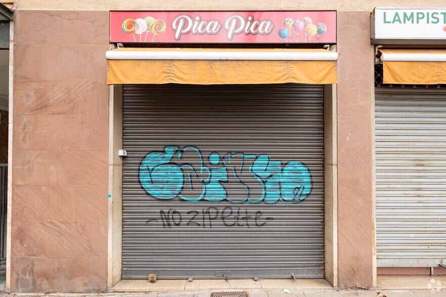 Immeuble residentiel dans Barcelone, Barcelona à vendre - Photo du bâtiment - Image 2 de 37