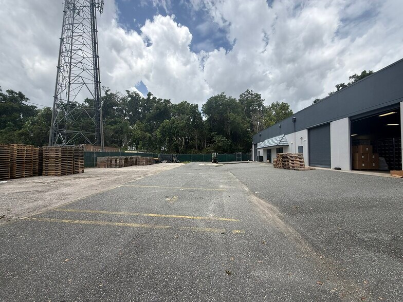 810 NW 25th Ave, Ocala, FL à louer - Photo du bâtiment - Image 2 de 3
