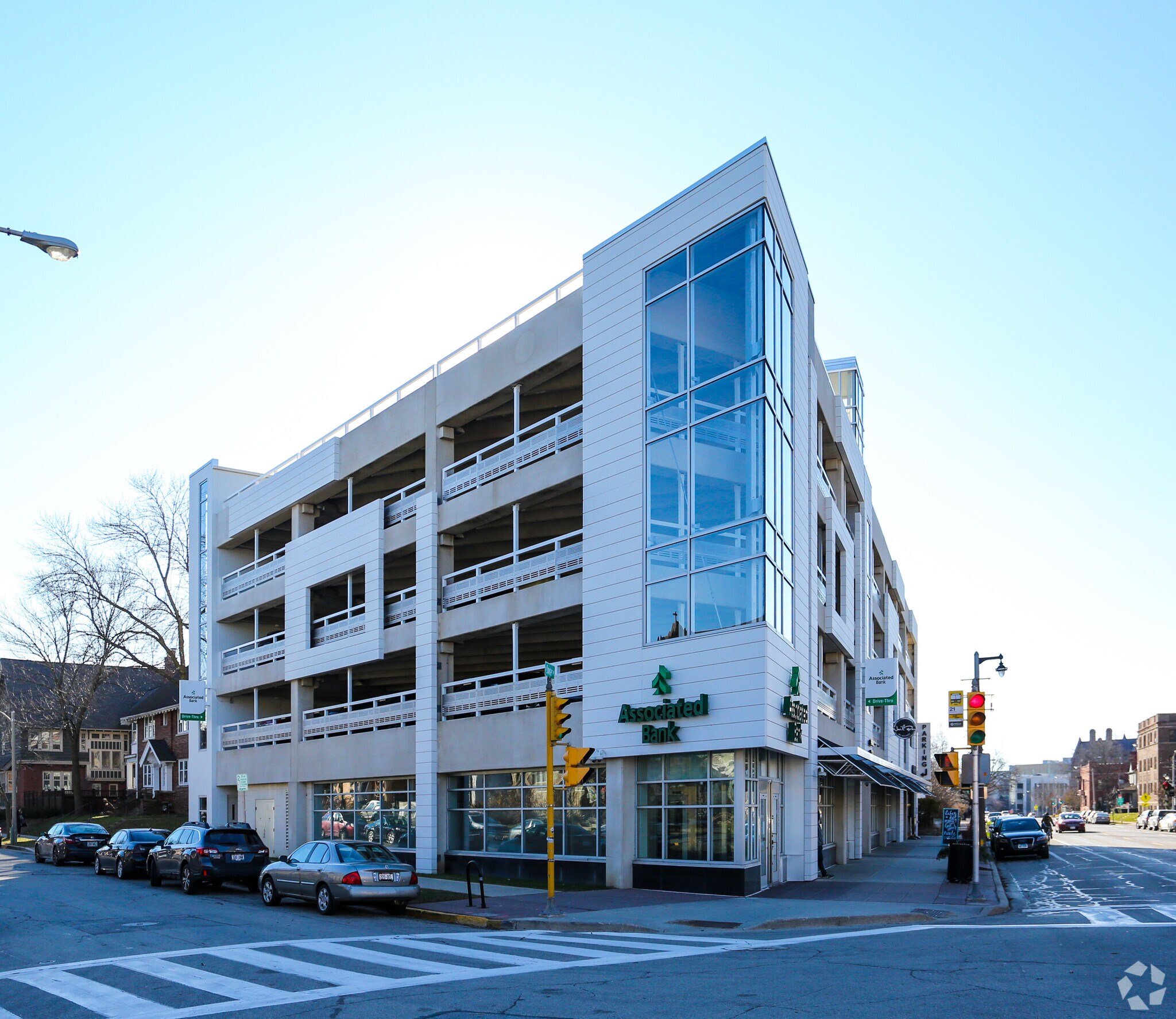 2574-2590 N Downer Ave, Milwaukee, WI à vendre Photo principale- Image 1 de 7