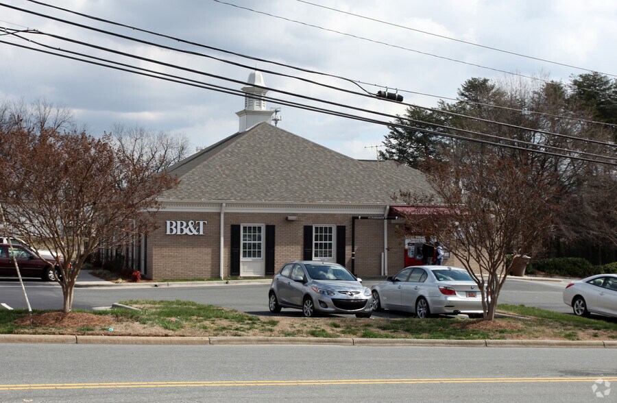 4541 W Market St, Greensboro, NC for sale - Primary Photo - Image 1 of 3