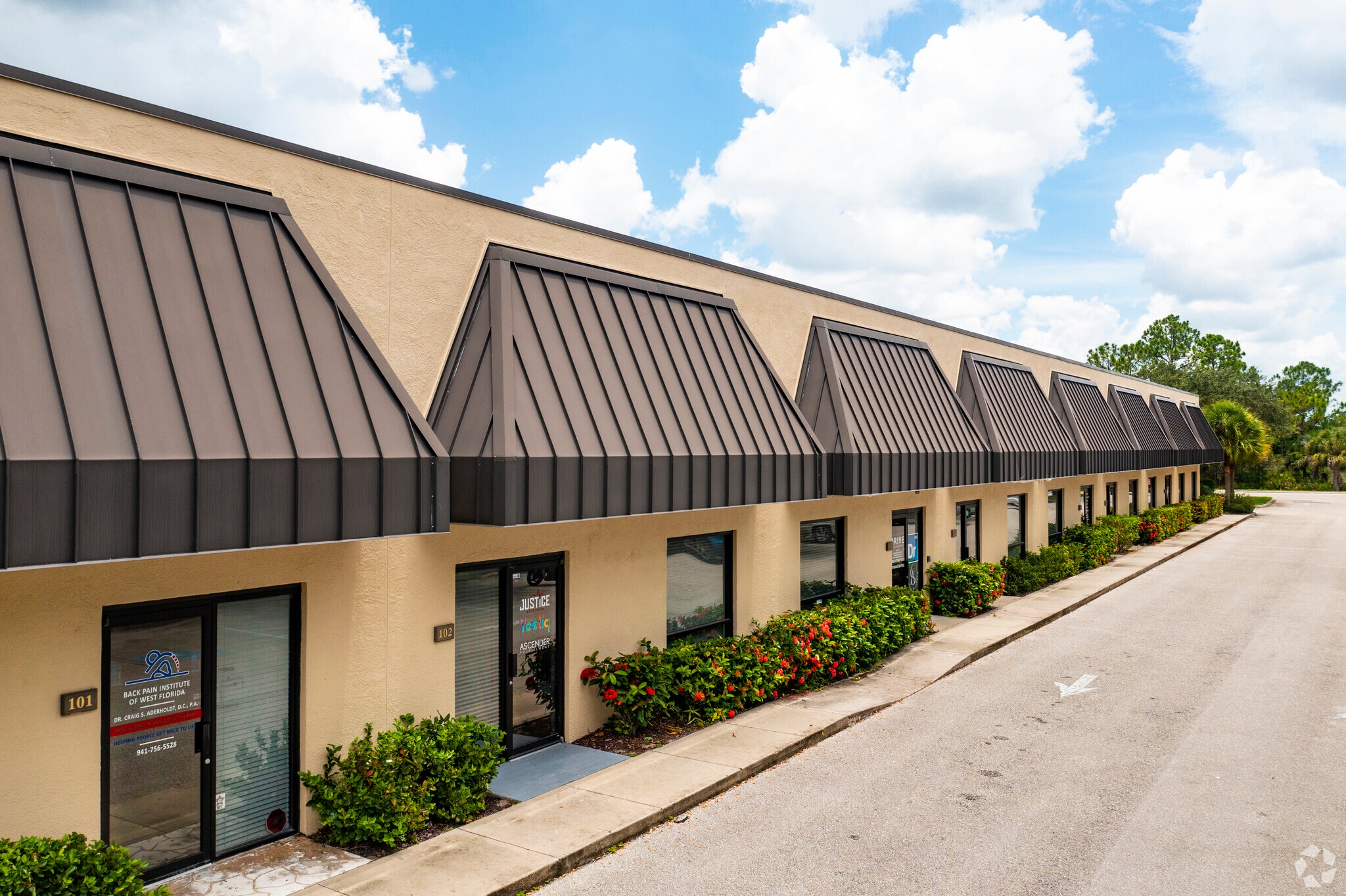 7345 International Pl, Sarasota, FL for lease Primary Photo- Image 1 of 13