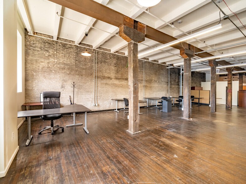 127-131 Railroad St, Rochester, NY for lease - Interior Photo - Image 2 of 12