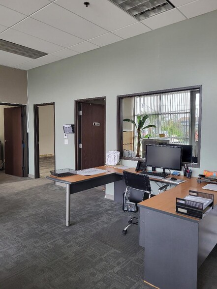 2211 S Hunts Ln, San Bernardino, CA à louer - Photo du bâtiment - Image 2 de 17