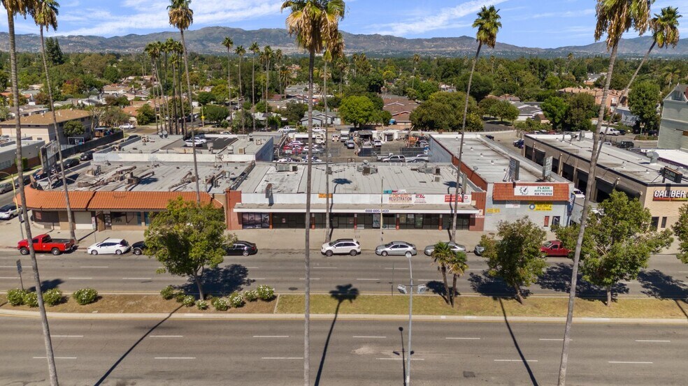 19739-19749 Sherman Way, Canoga Park, CA à vendre - Photo du bâtiment - Image 2 de 11