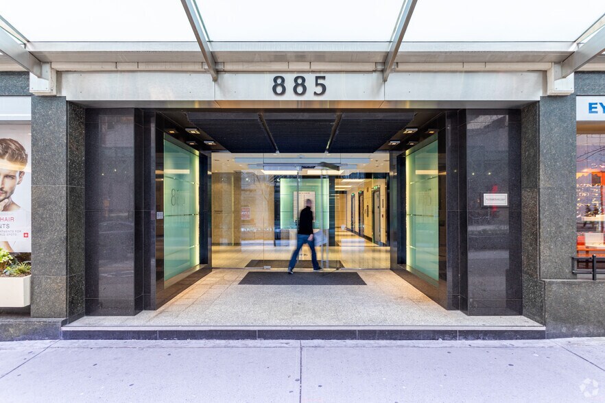 881-885 Dunsmuir St, Vancouver, BC à louer - Photo du bâtiment - Image 3 de 5