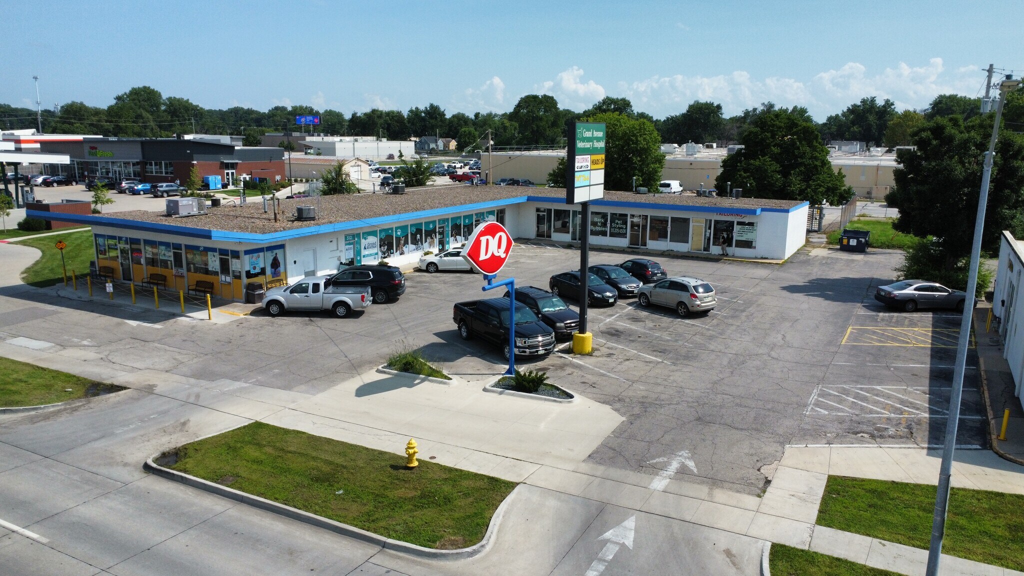 308-332 Grand Ave, West Des Moines, IA for lease Building Photo- Image 1 of 5