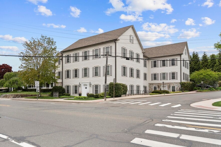745 Boston Post Rd, Darien, CT à vendre - Photo du bâtiment - Image 1 de 39